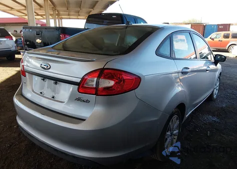 2013 Ford Fiesta Se z USA, uszkodzony, nr VIN 3FADP4BJ0DM173018